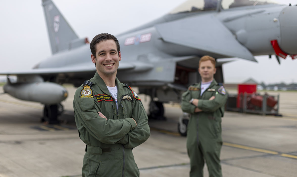 2025 TDT display pilot Nathan Shawyer (left), with 2024 pilot David 'Turbo' Turnbull.