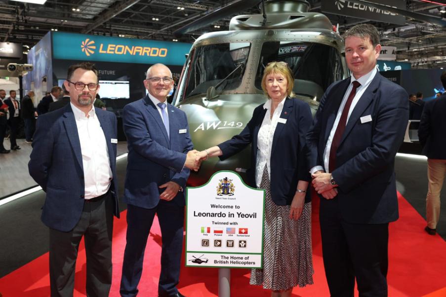 Representatives of Leonardo and the High Value Manufacturing Catapult sign an MoU at DSEI 2023