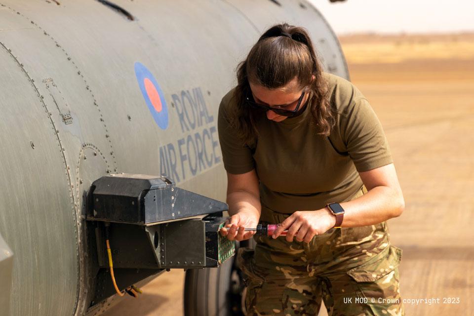 Woman-engineer-RAF_960640