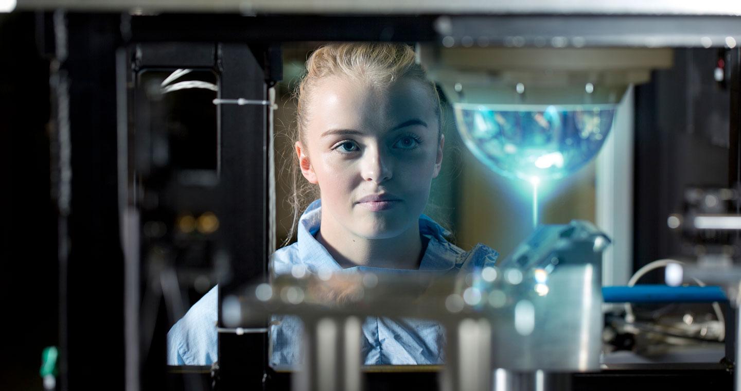 Young female engineer working in the Leonardo laser laboratory
